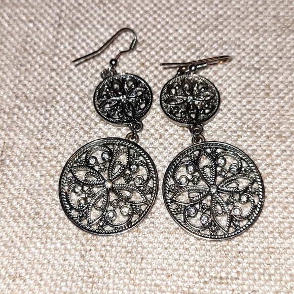 Adorable silver and turquoise earrings and bracelet. - Picture 2 of 7